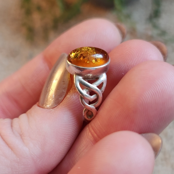 Celtic Amber Sterling Silver Ring - Picture 3 of 4